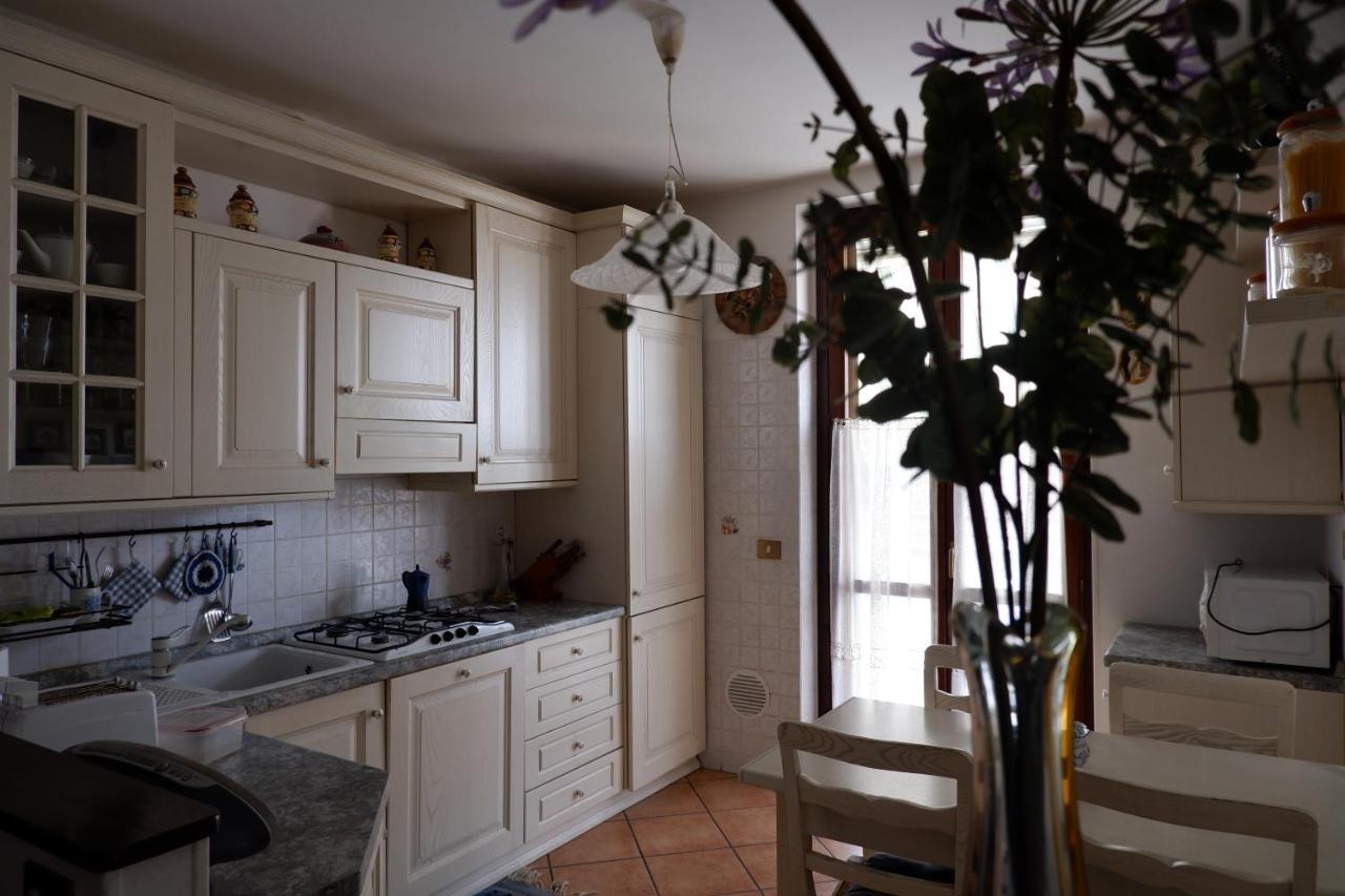 Latte E Menta Bed & Breakfast Motta Visconti Bagian luar foto